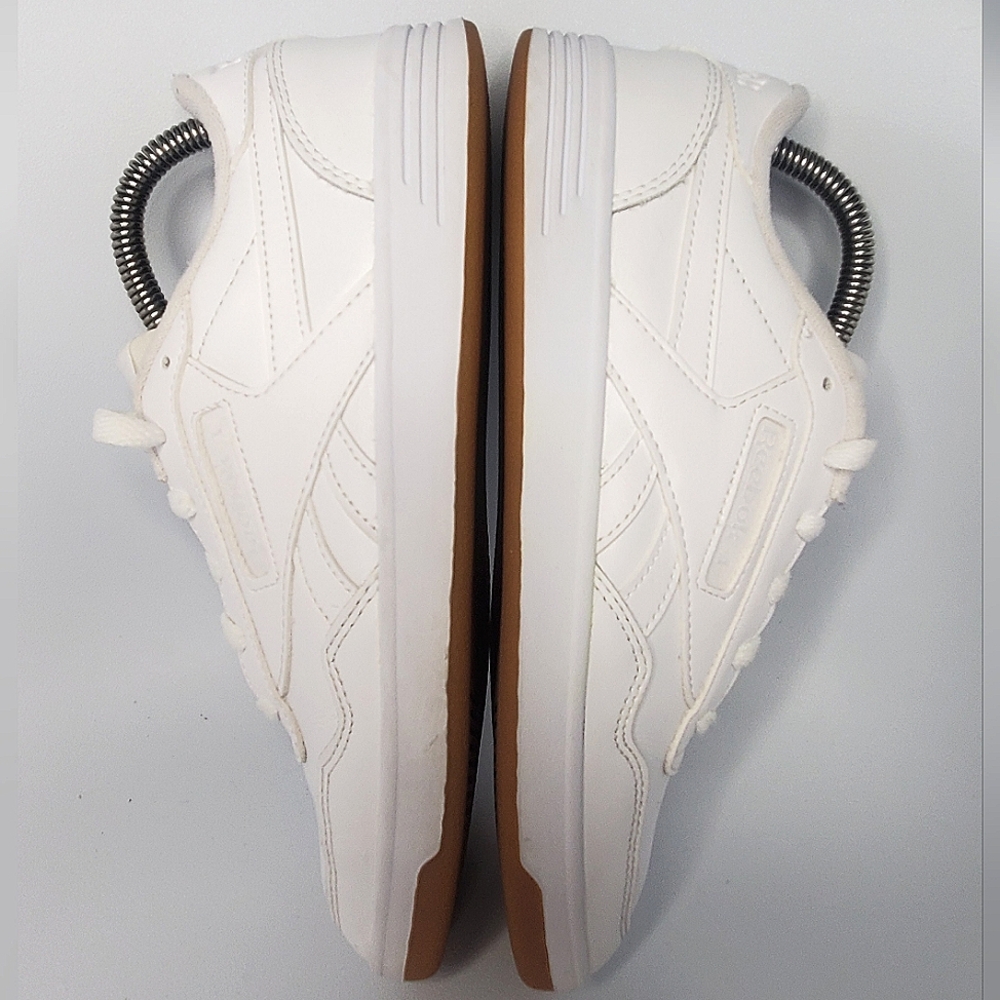 RETRO-INSPIRED REEBOK WOMENS SZ. 8 SNEAKERS